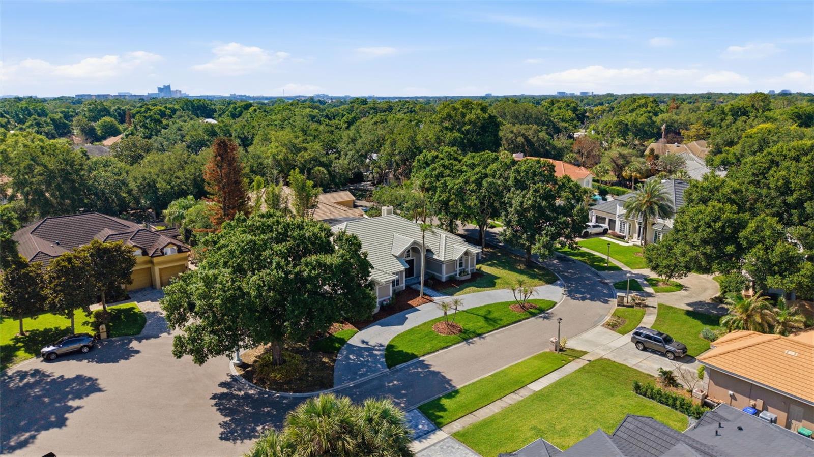 8935 JONATHAN MANOR DR