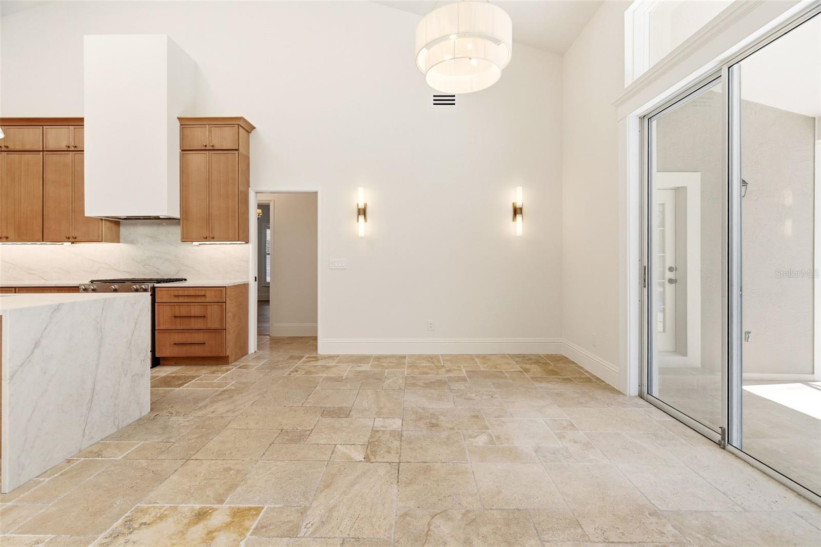 8935 JONATHAN MANOR DR