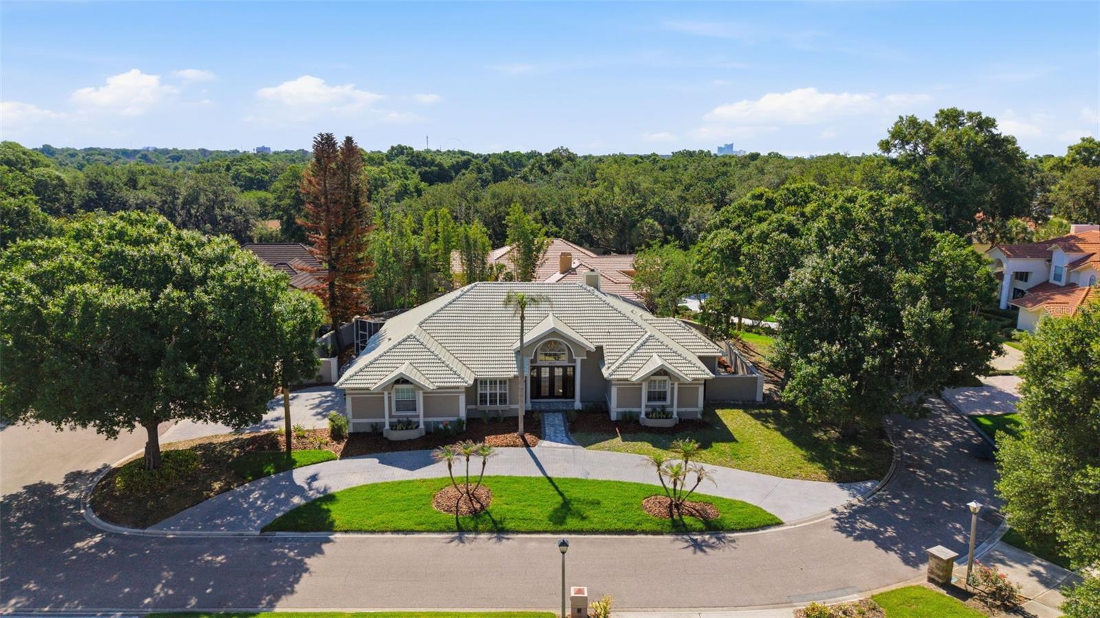 8935 JONATHAN MANOR DR