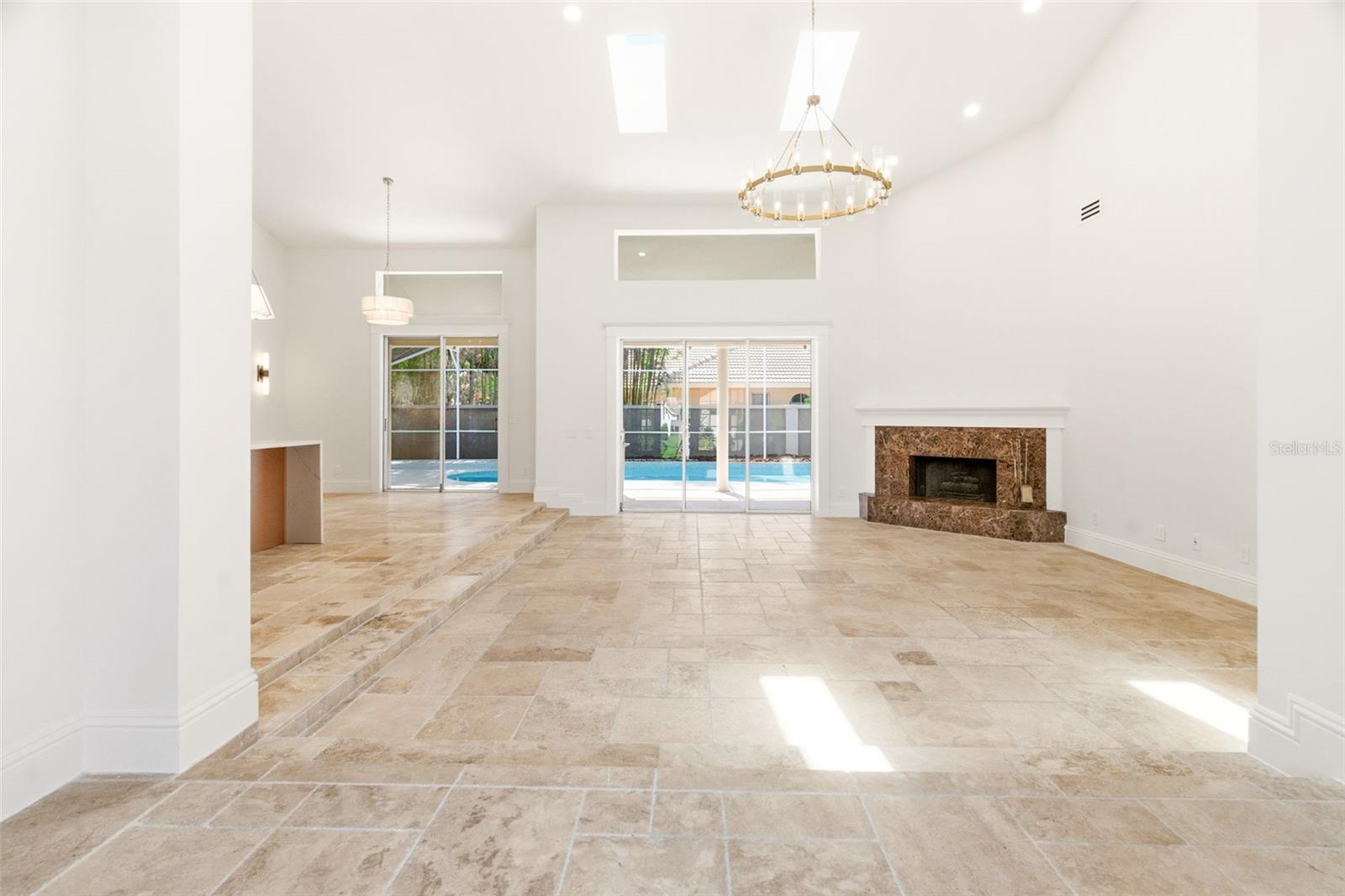 8935 JONATHAN MANOR DR