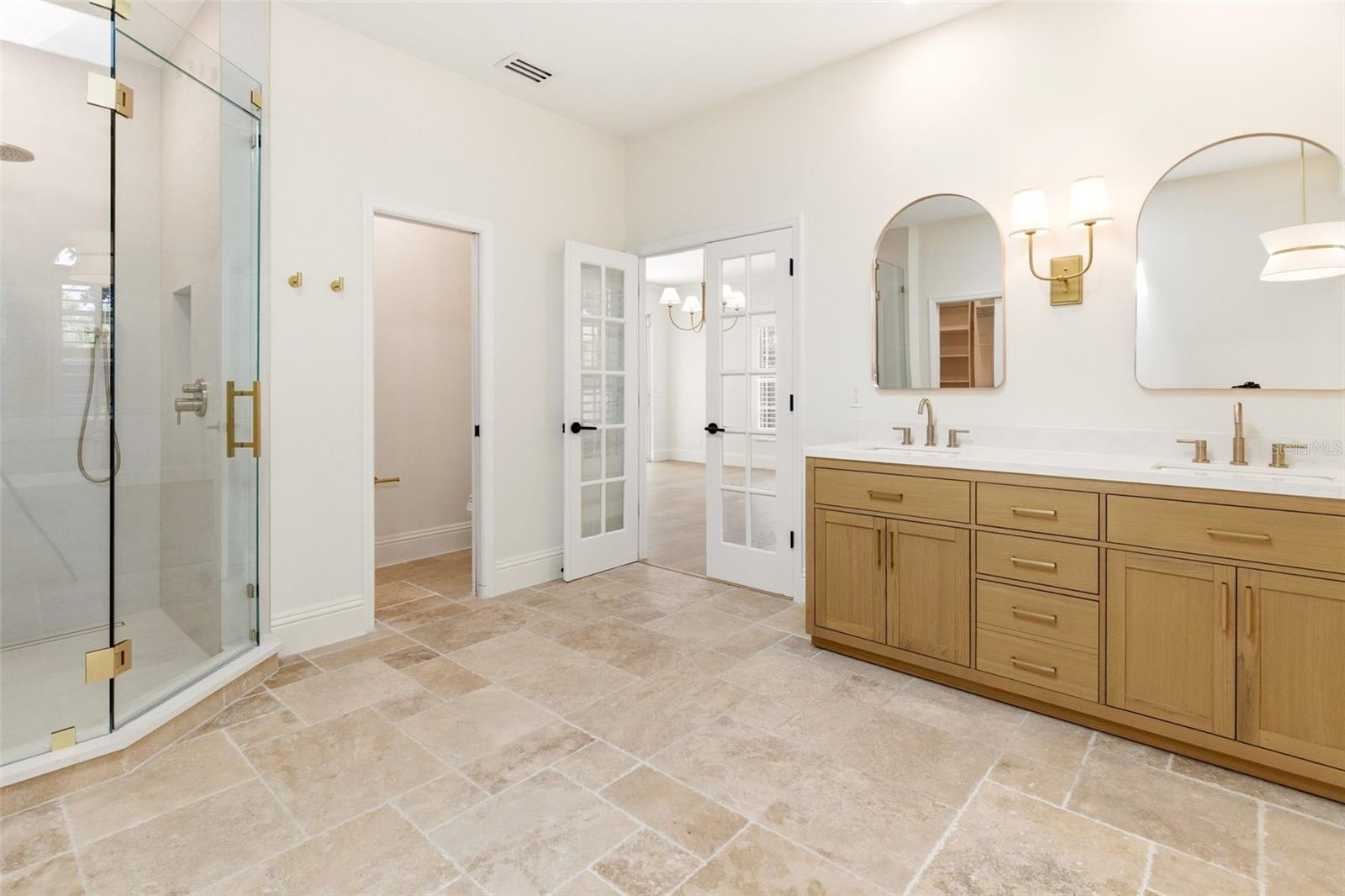 8935 JONATHAN MANOR DR