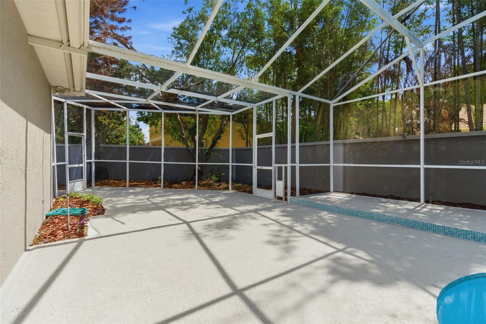 8935 JONATHAN MANOR DR