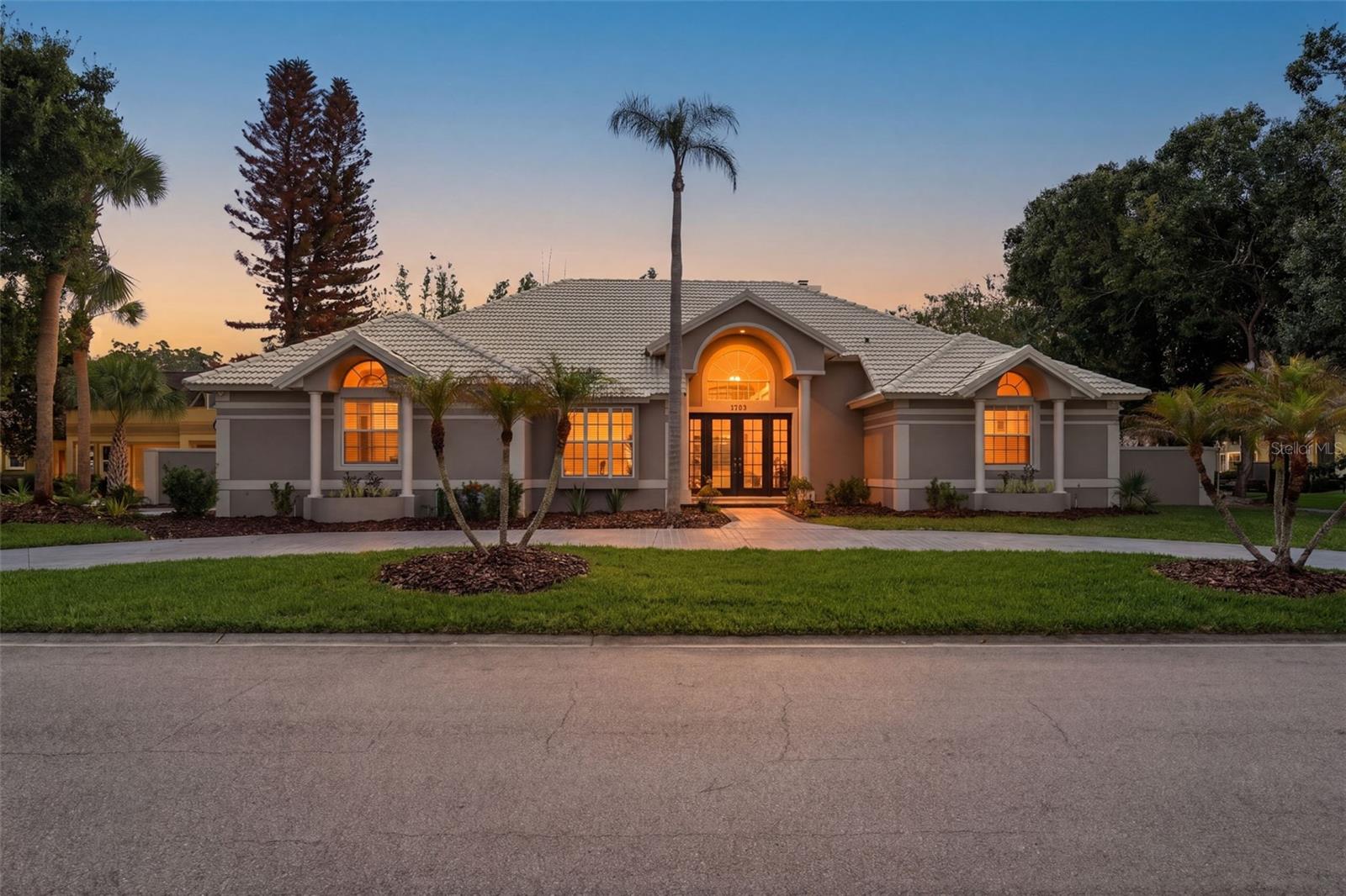 8935 JONATHAN MANOR DR