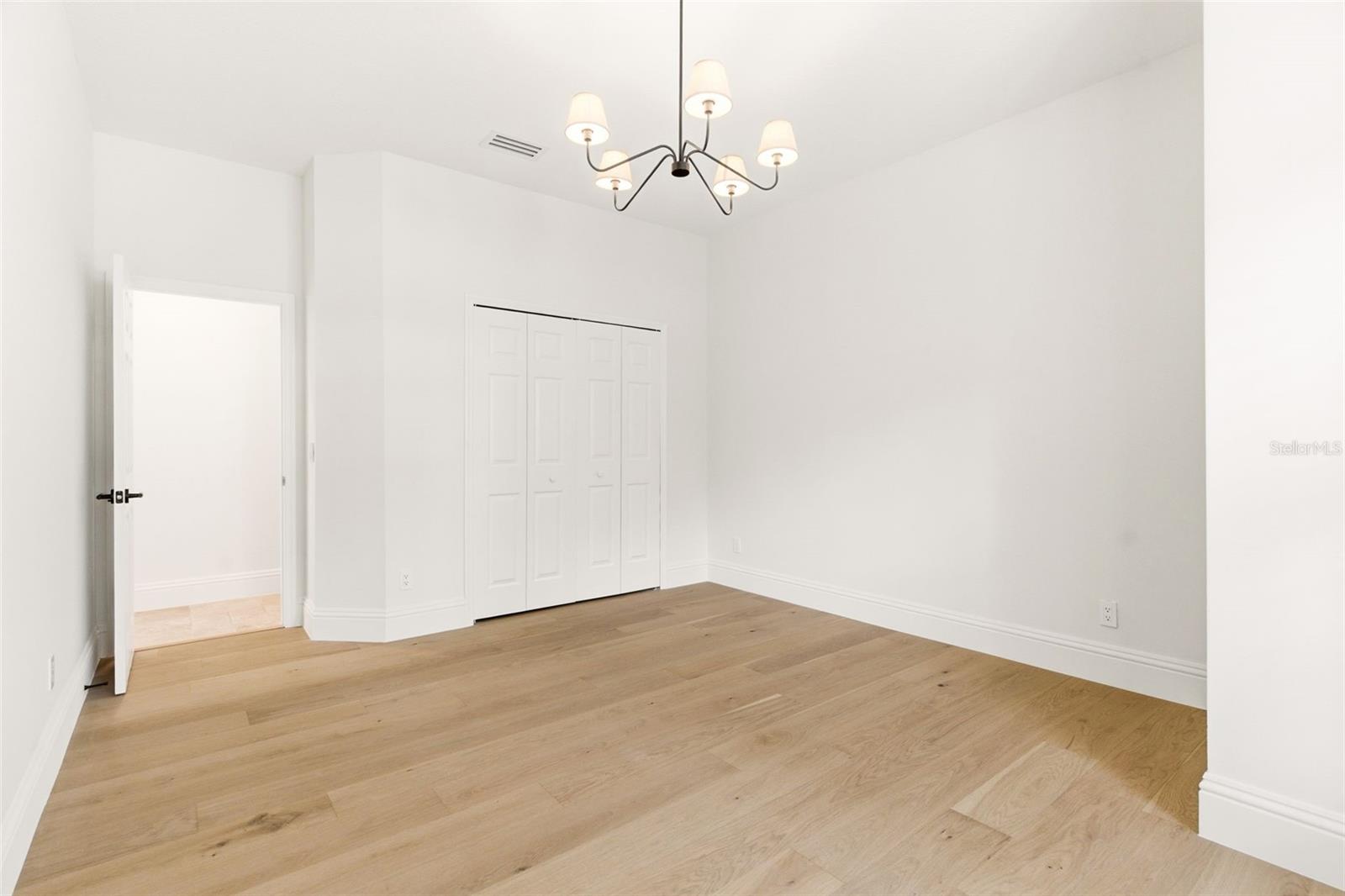 8935 JONATHAN MANOR DR