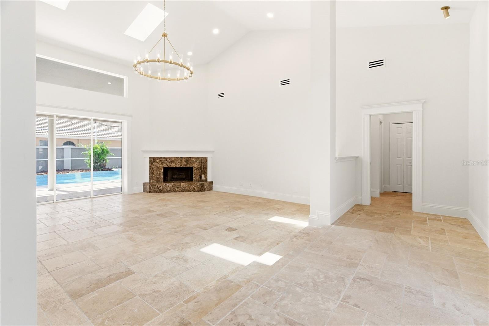 8935 JONATHAN MANOR DR