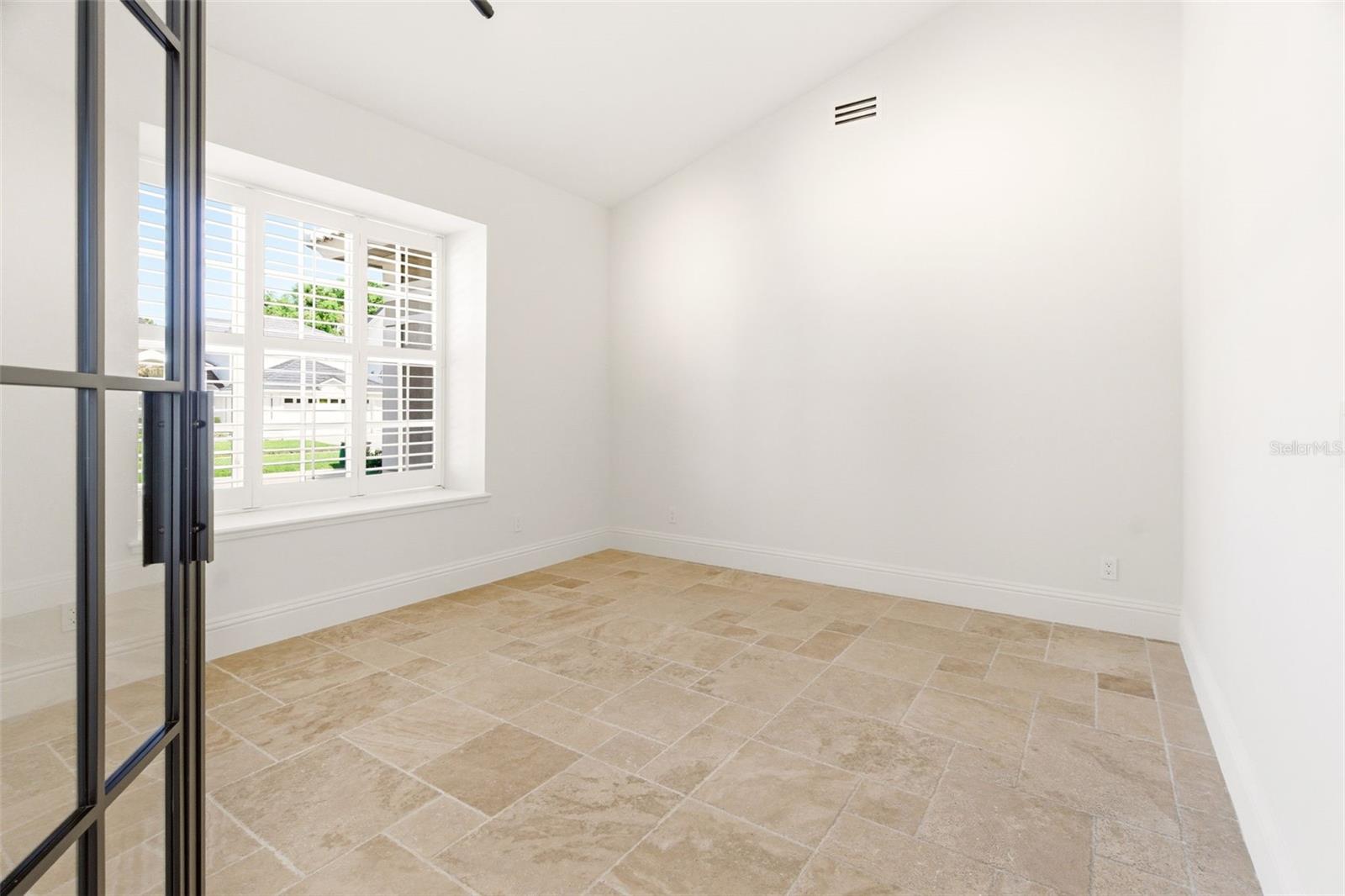 8935 JONATHAN MANOR DR