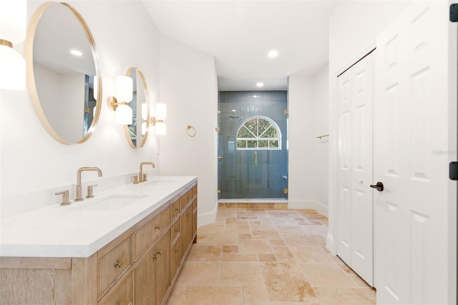 8935 JONATHAN MANOR DR