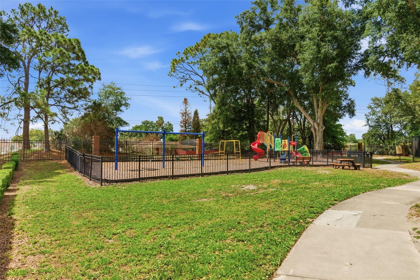 8935 JONATHAN MANOR DR