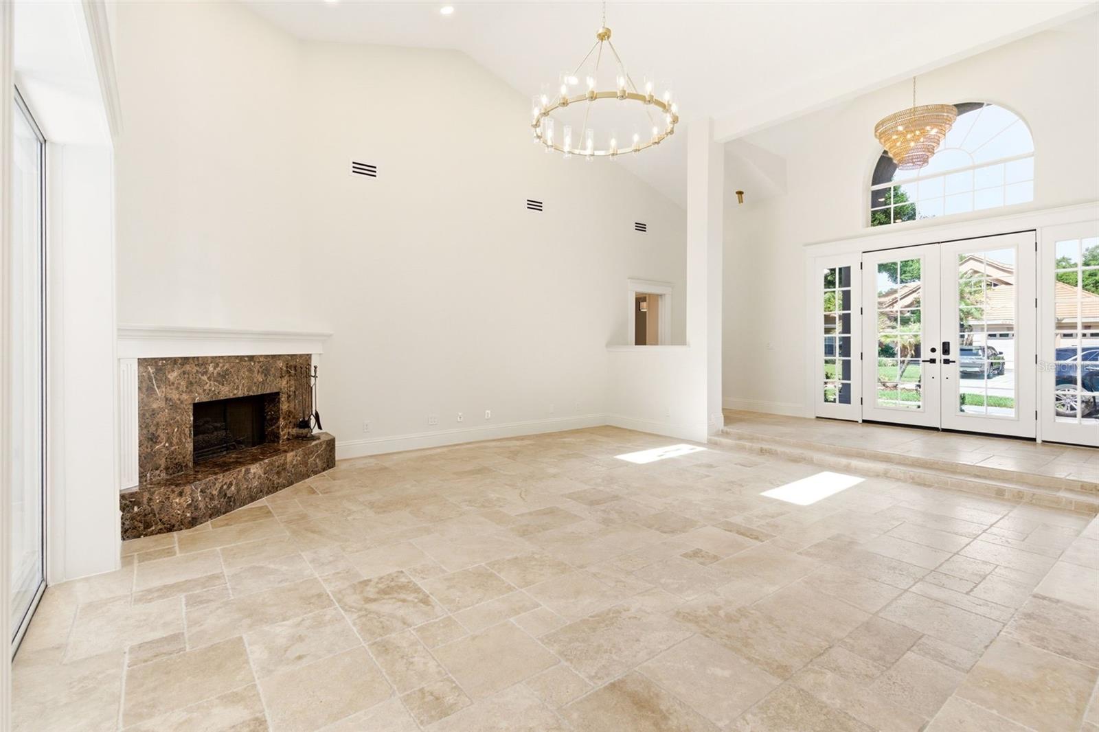 8935 JONATHAN MANOR DR