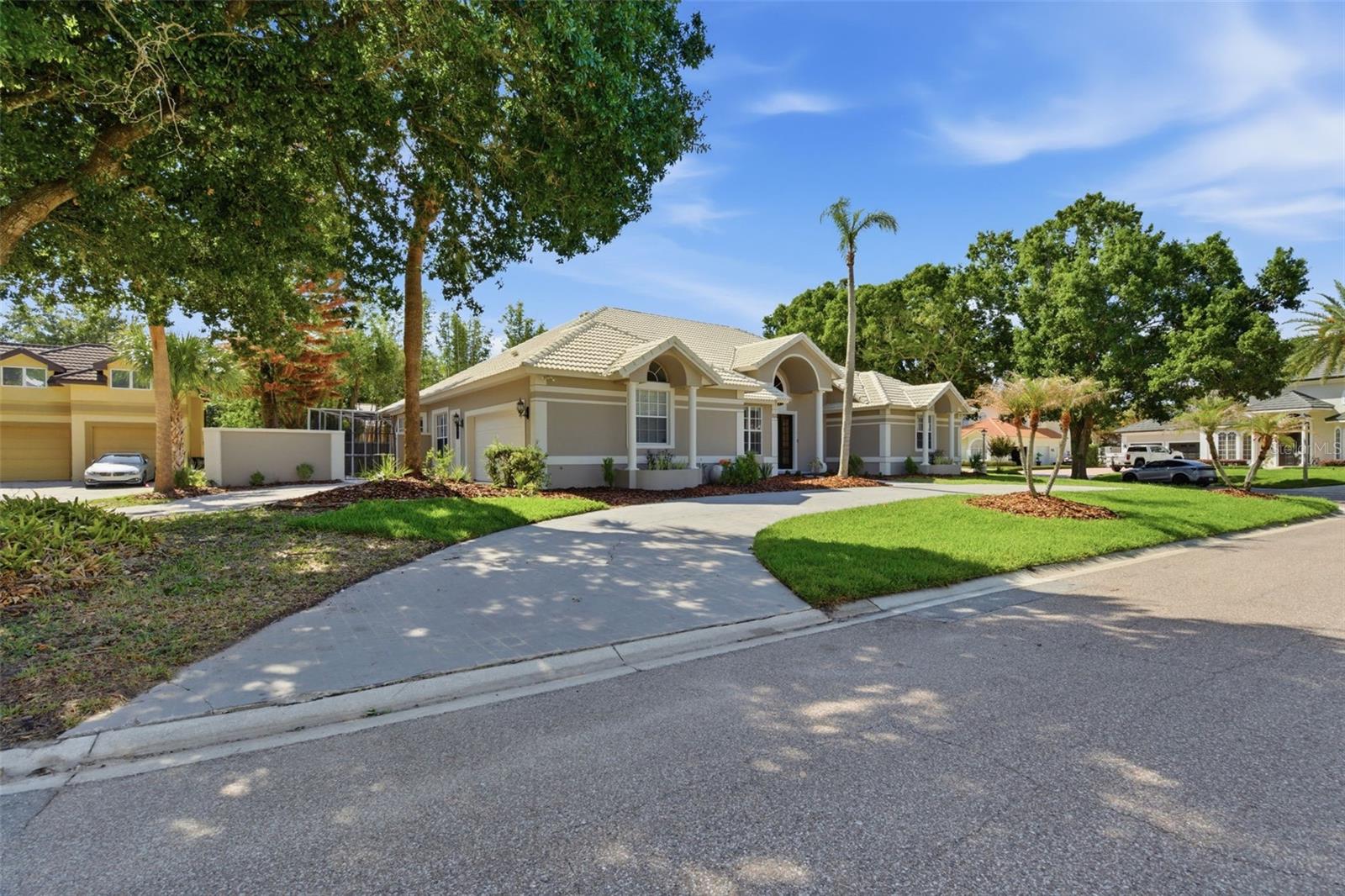 8935 JONATHAN MANOR DR