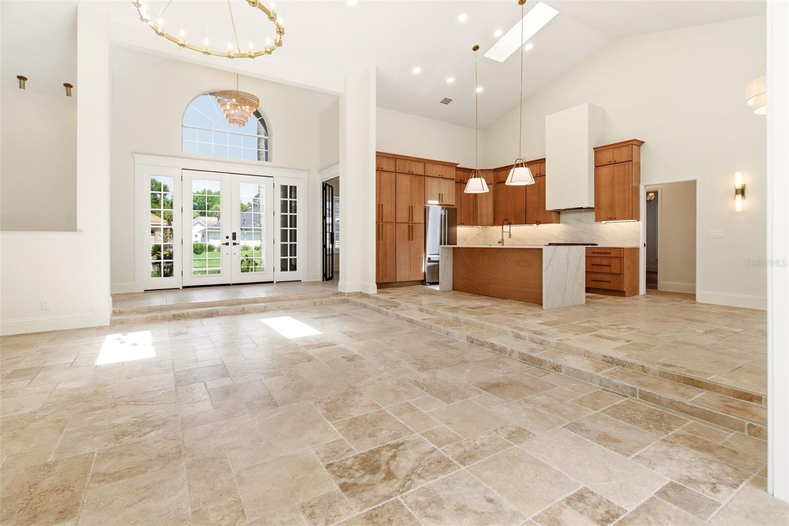 8935 JONATHAN MANOR DR