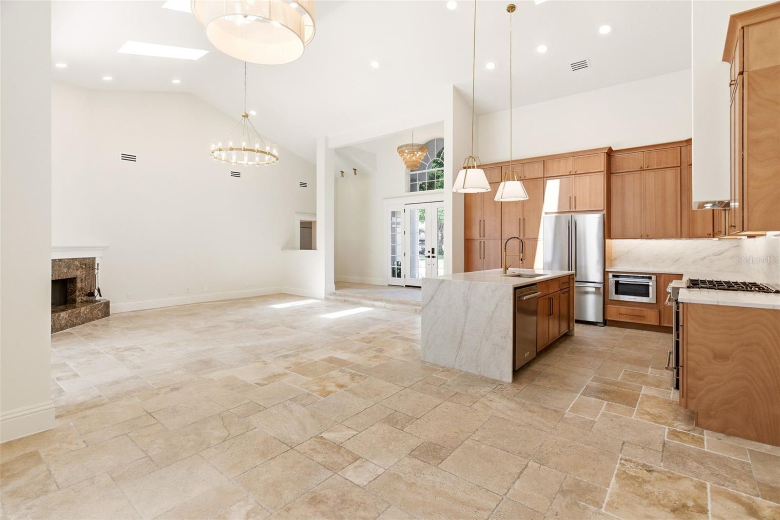 8935 JONATHAN MANOR DR
