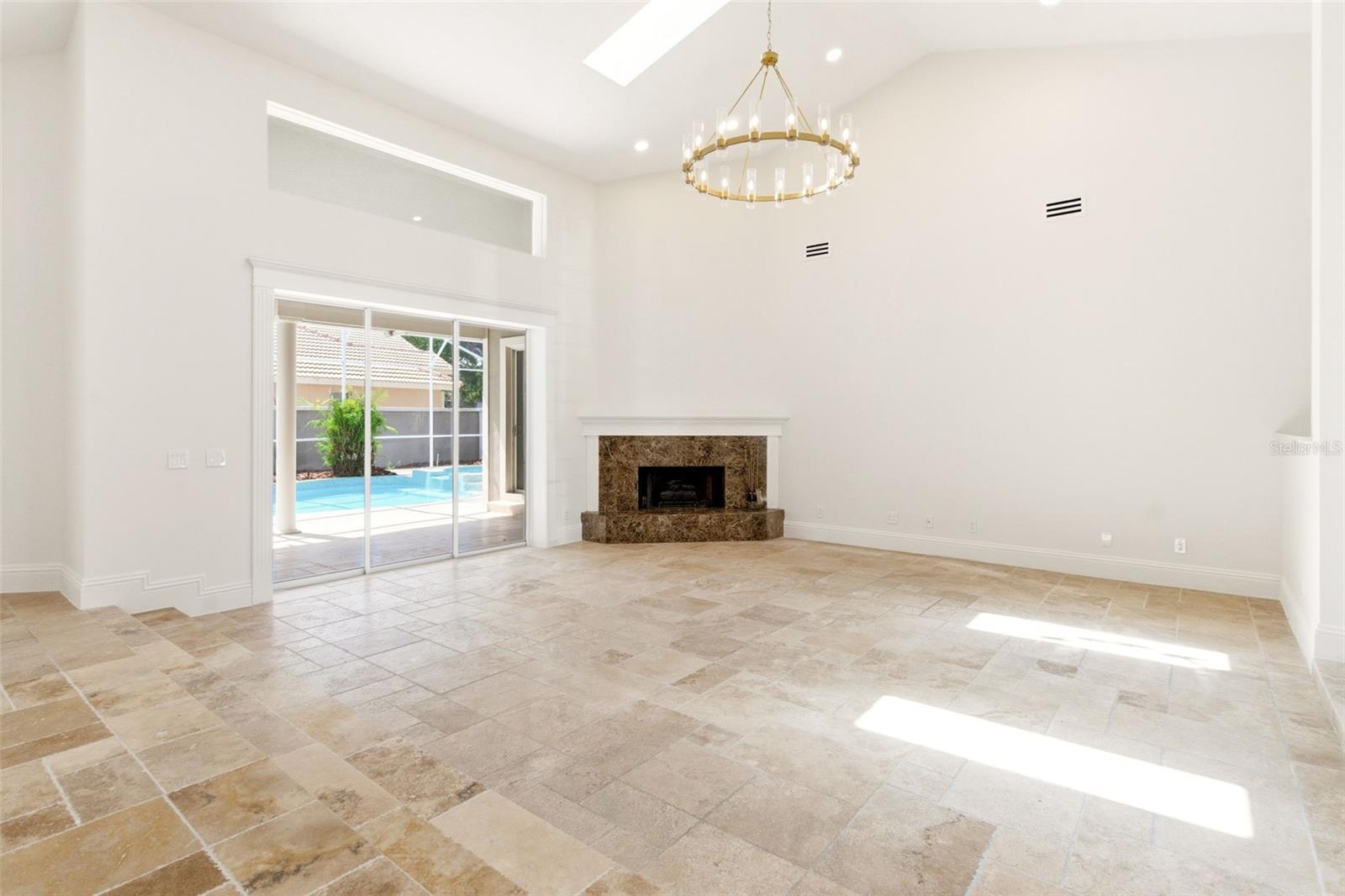 8935 JONATHAN MANOR DR