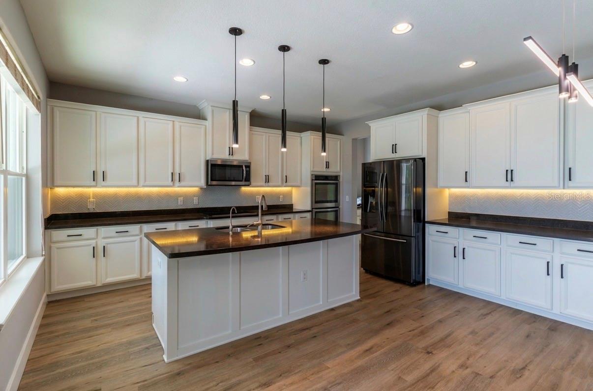 5024 PALMETTO PARK DR