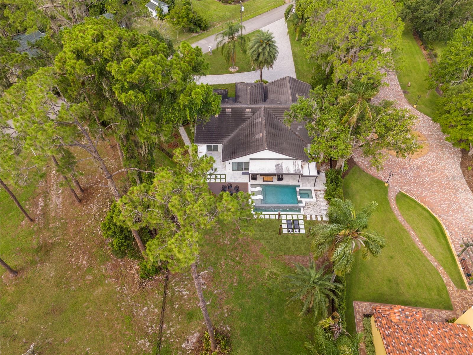 10129 LONE TREE LN