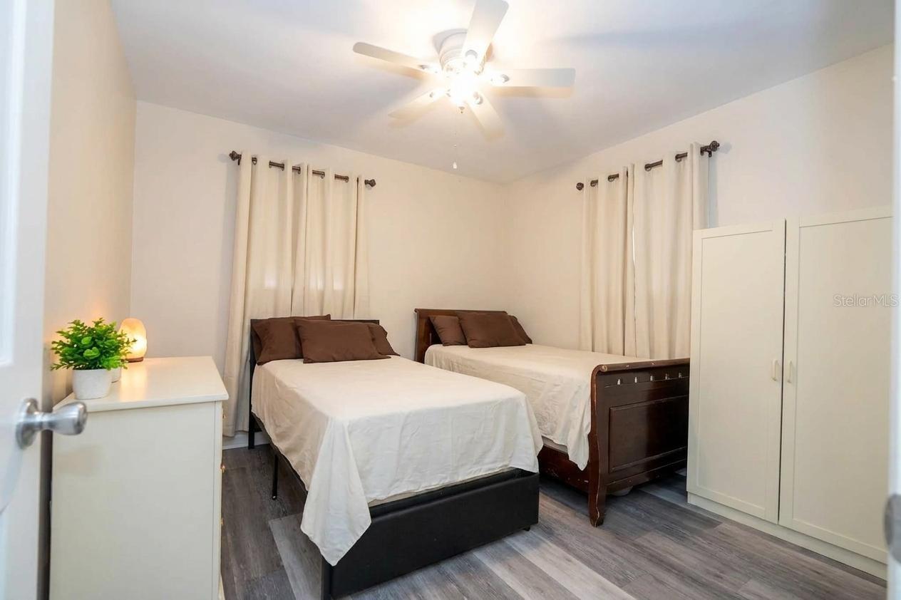 708 SANTA FE LN