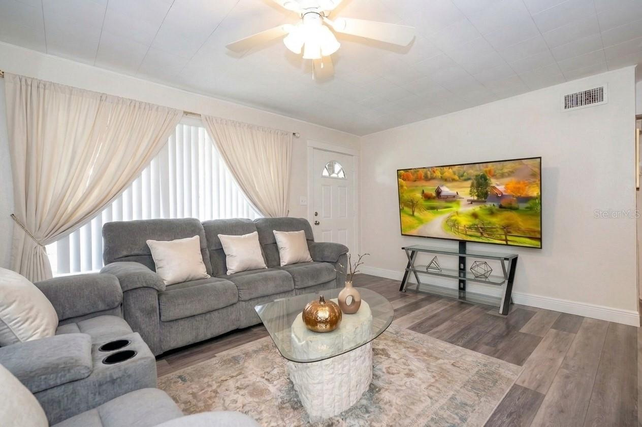 708 SANTA FE LN