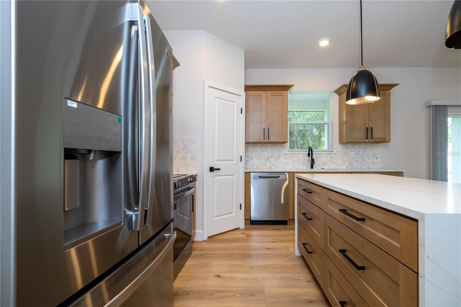 17 E GENEVA ST