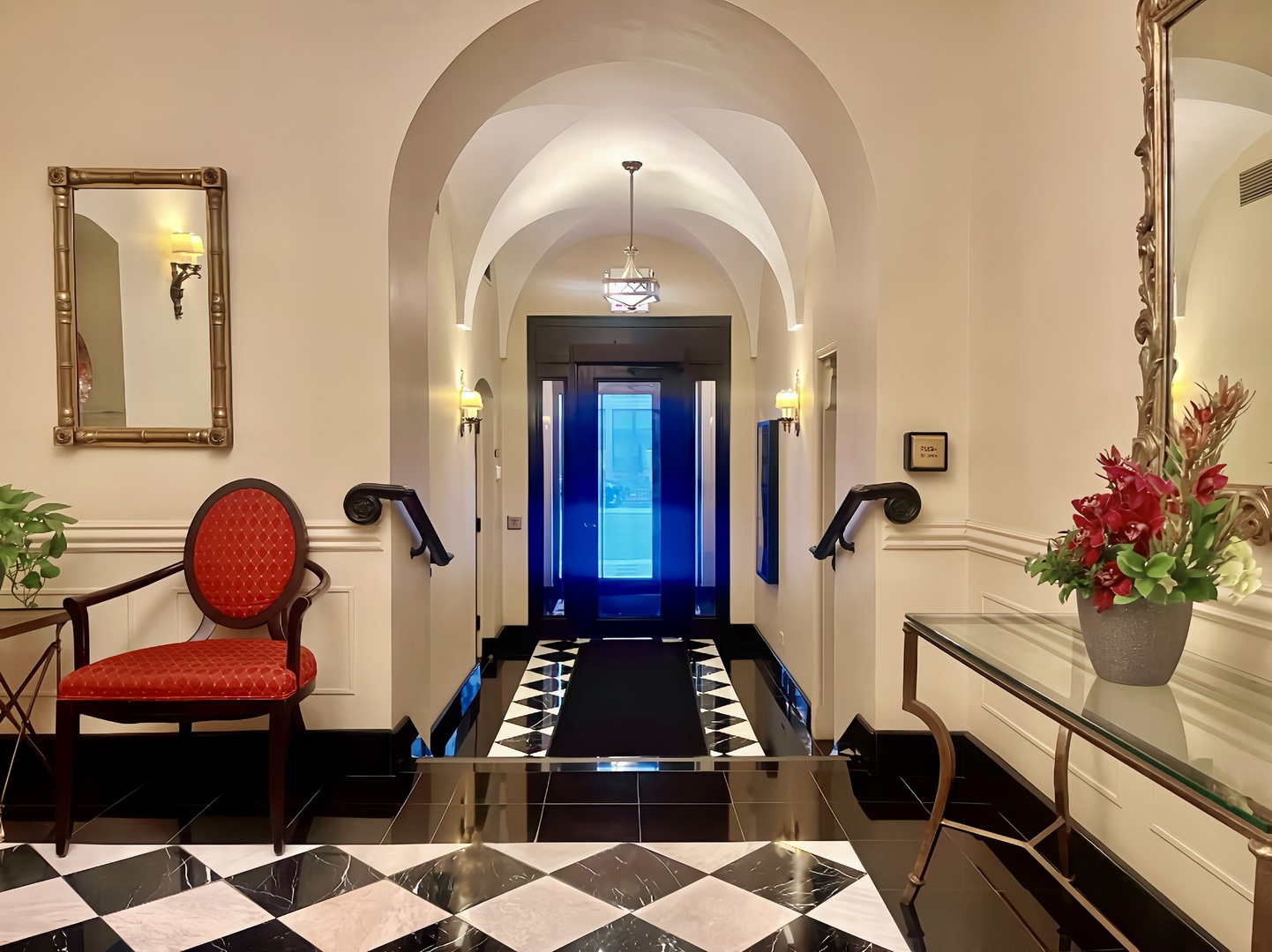 222 E Chestnut Street Unit: 6B