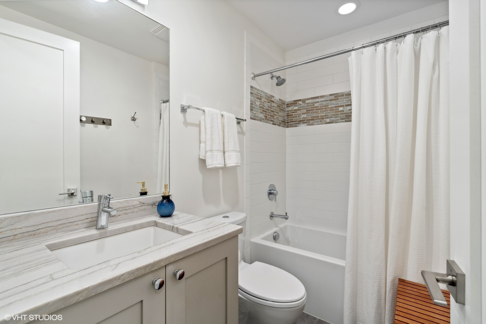 1040 W Altgeld Street Unit: 1N