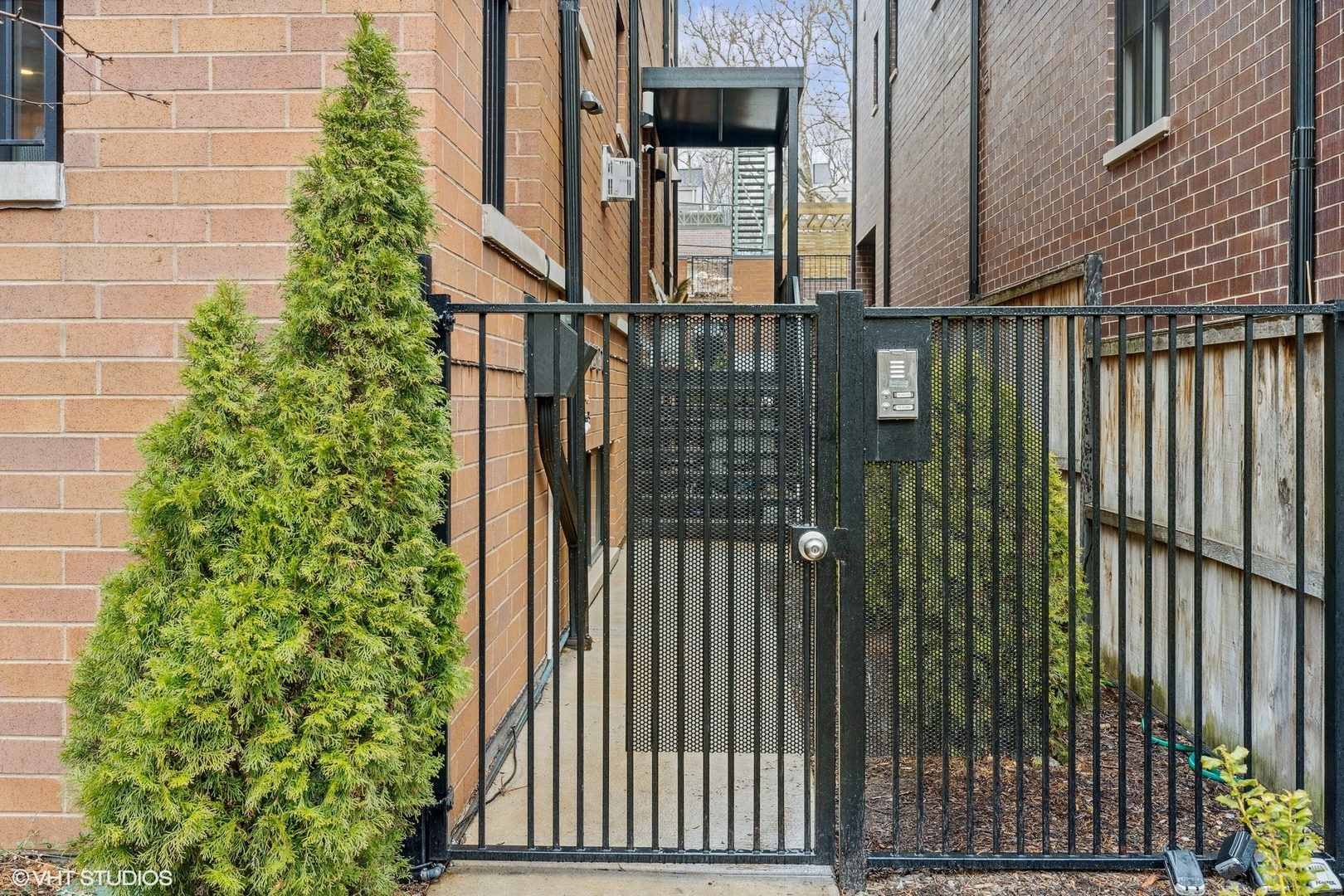 1040 W Altgeld Street Unit: 1N