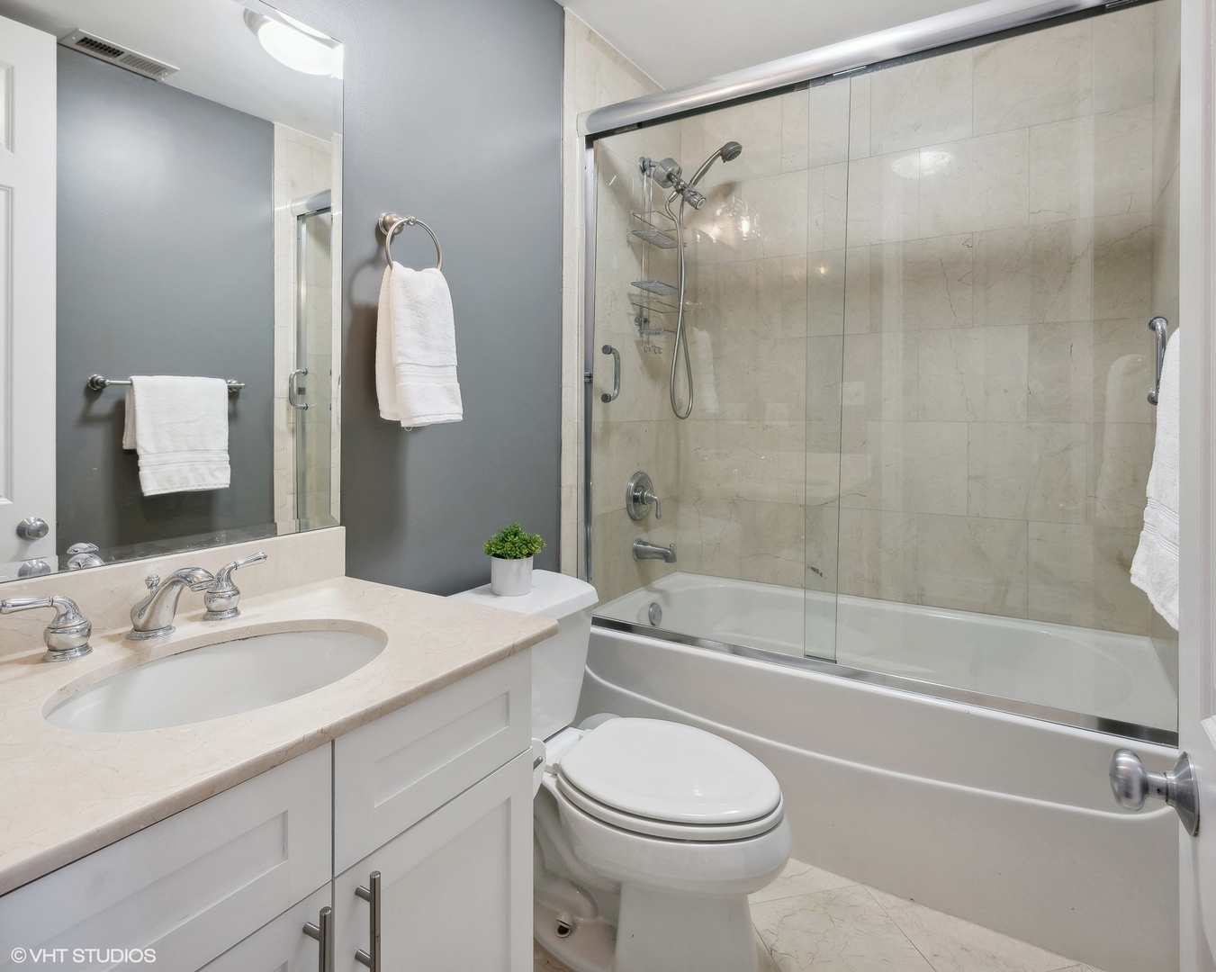 2039 W Belmont Avenue Unit: 4E