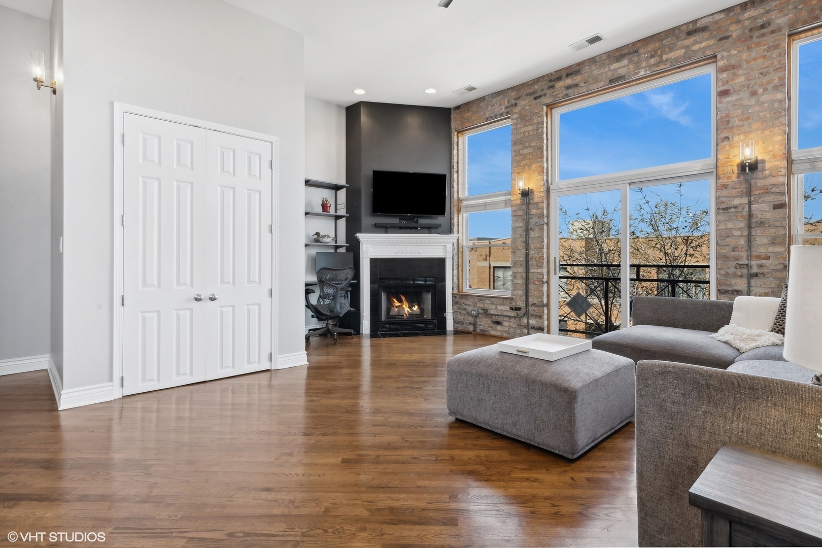 2039 W Belmont Avenue Unit: 4E