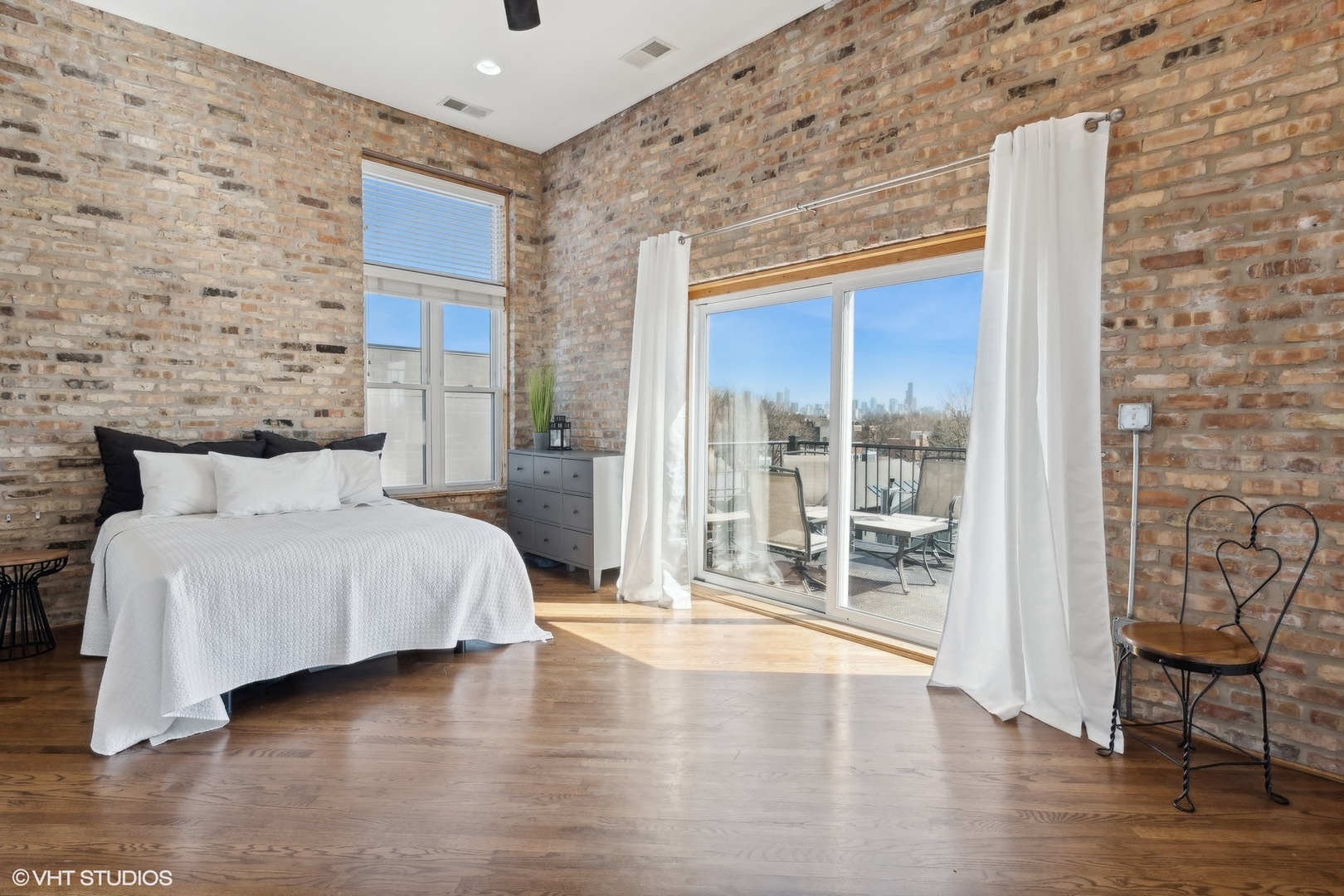 2039 W Belmont Avenue Unit: 4E