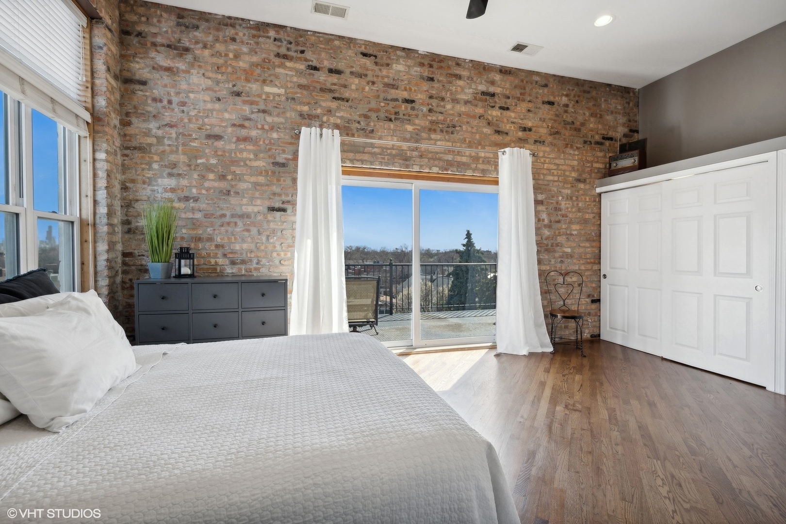 2039 W Belmont Avenue Unit: 4E