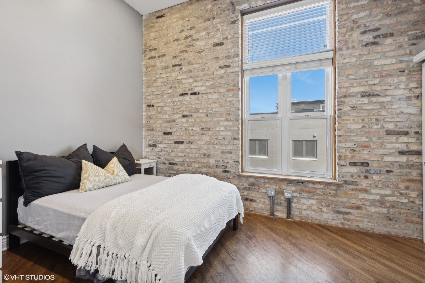 2039 W Belmont Avenue Unit: 4E