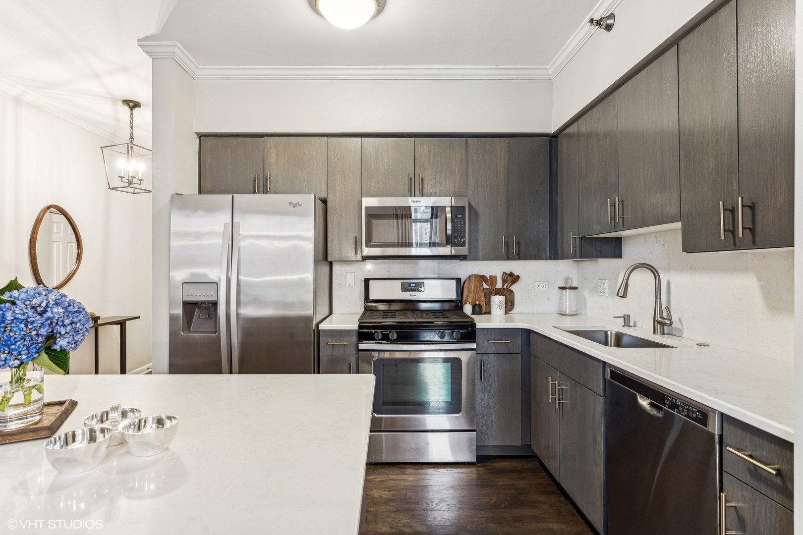 1122 N Dearborn Street Unit: 8E