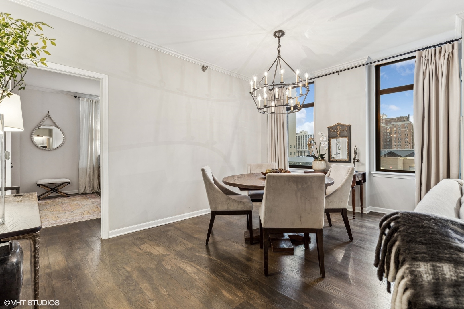 1122 N Dearborn Street Unit: 8E