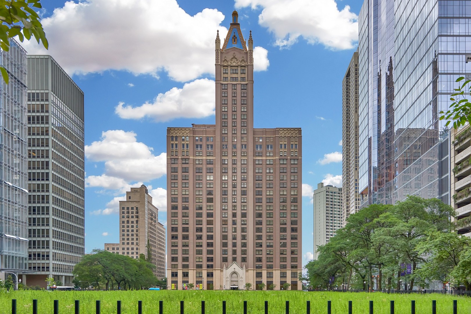 680 N Lake Shore Drive Unit: 1415