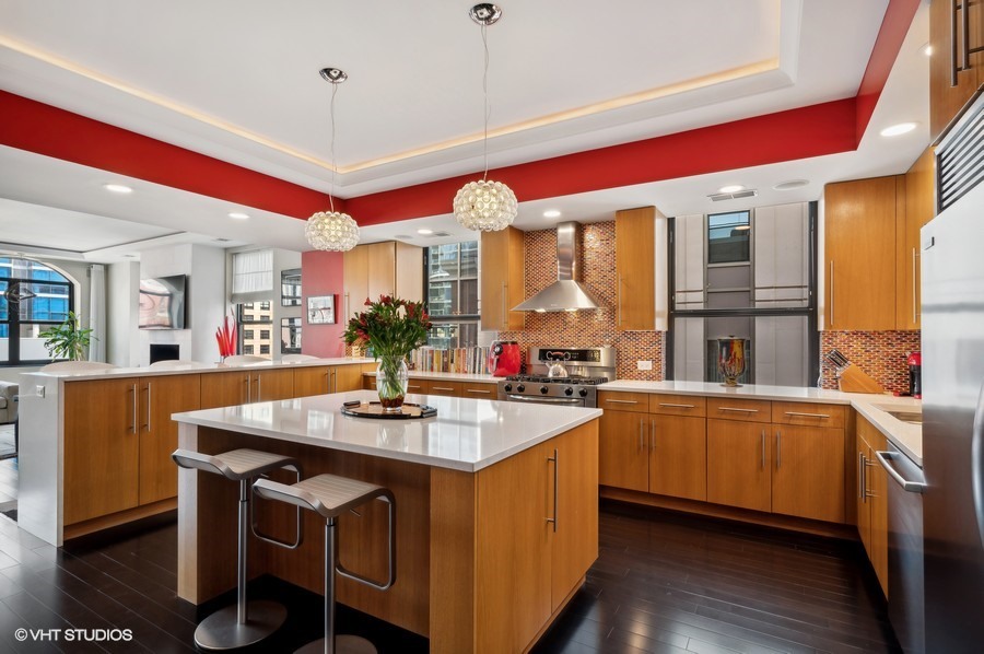 742 N La Salle Drive Unit: 7