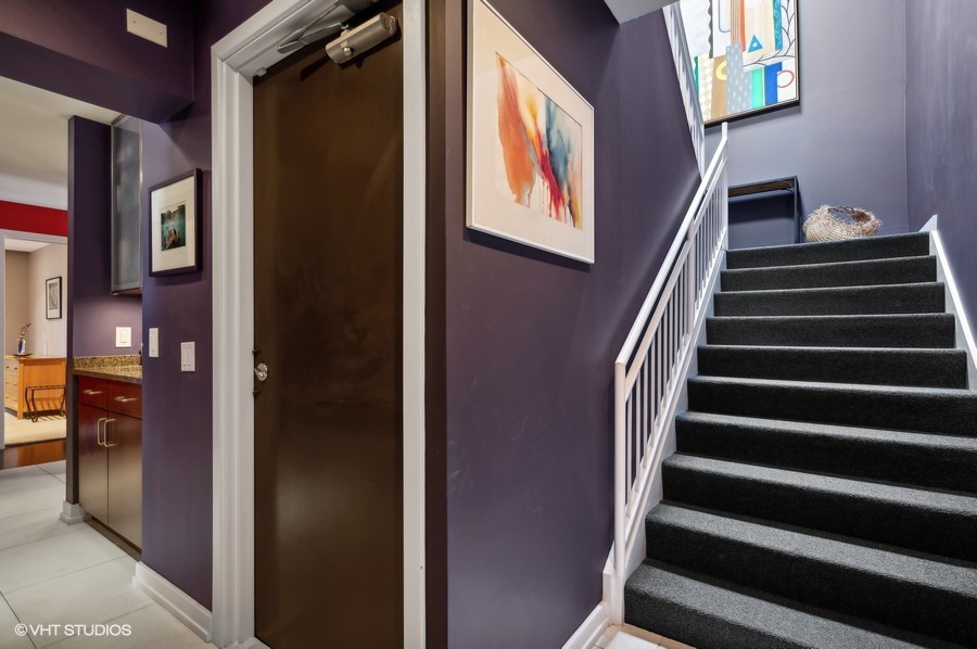 742 N La Salle Drive Unit: 7