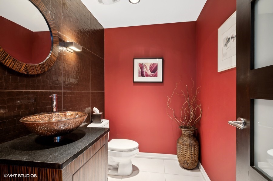 742 N La Salle Drive Unit: 7