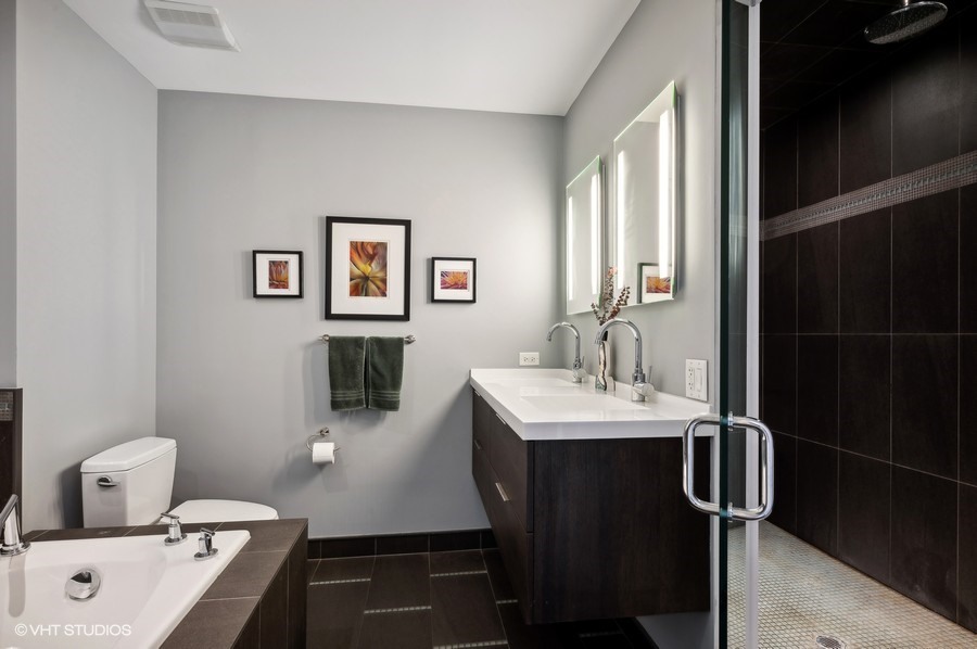 742 N La Salle Drive Unit: 7