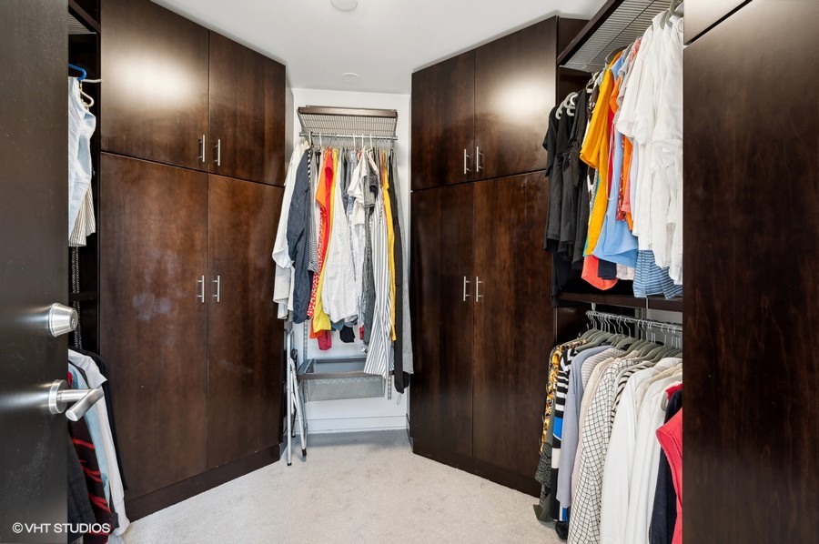 742 N La Salle Drive Unit: 7