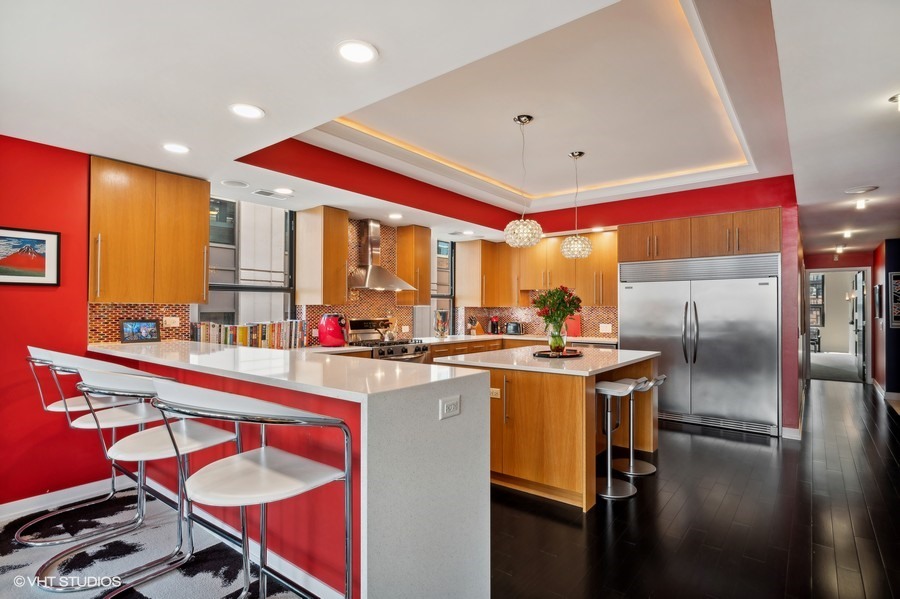 742 N La Salle Drive Unit: 7