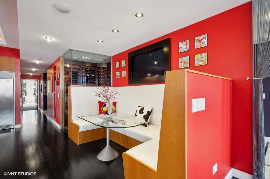 742 N La Salle Drive Unit: 7