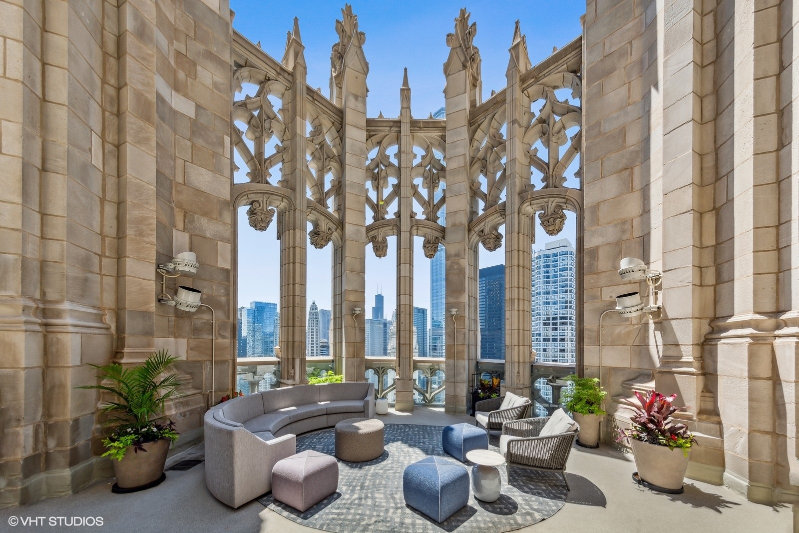 435 N Michigan Avenue Unit: 516