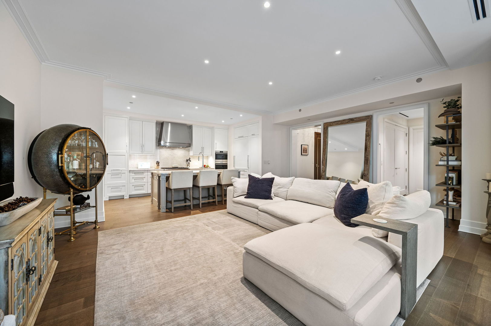 435 N Michigan Avenue Unit: 516