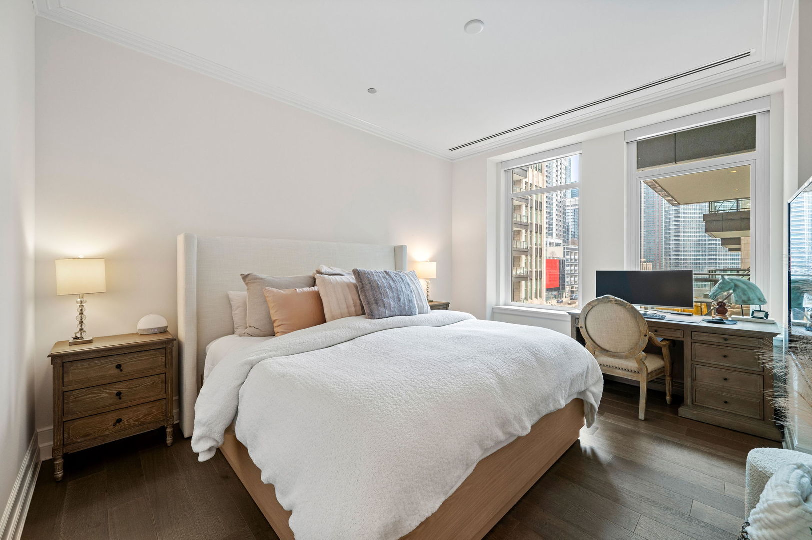 435 N Michigan Avenue Unit: 516