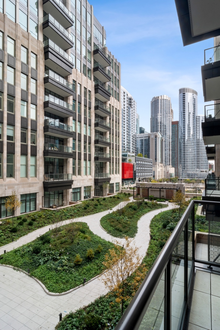 435 N Michigan Avenue Unit: 516