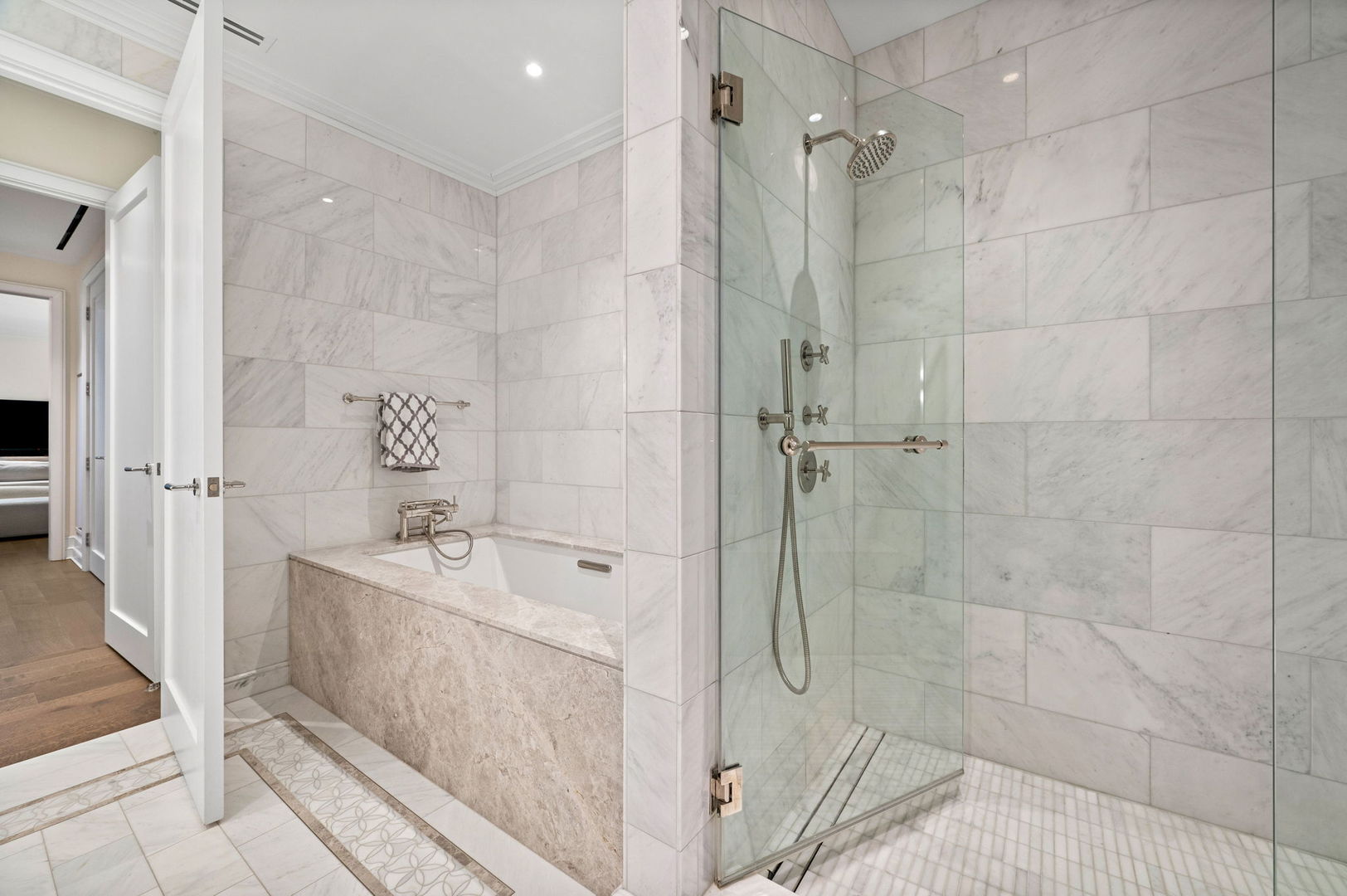 435 N Michigan Avenue Unit: 516