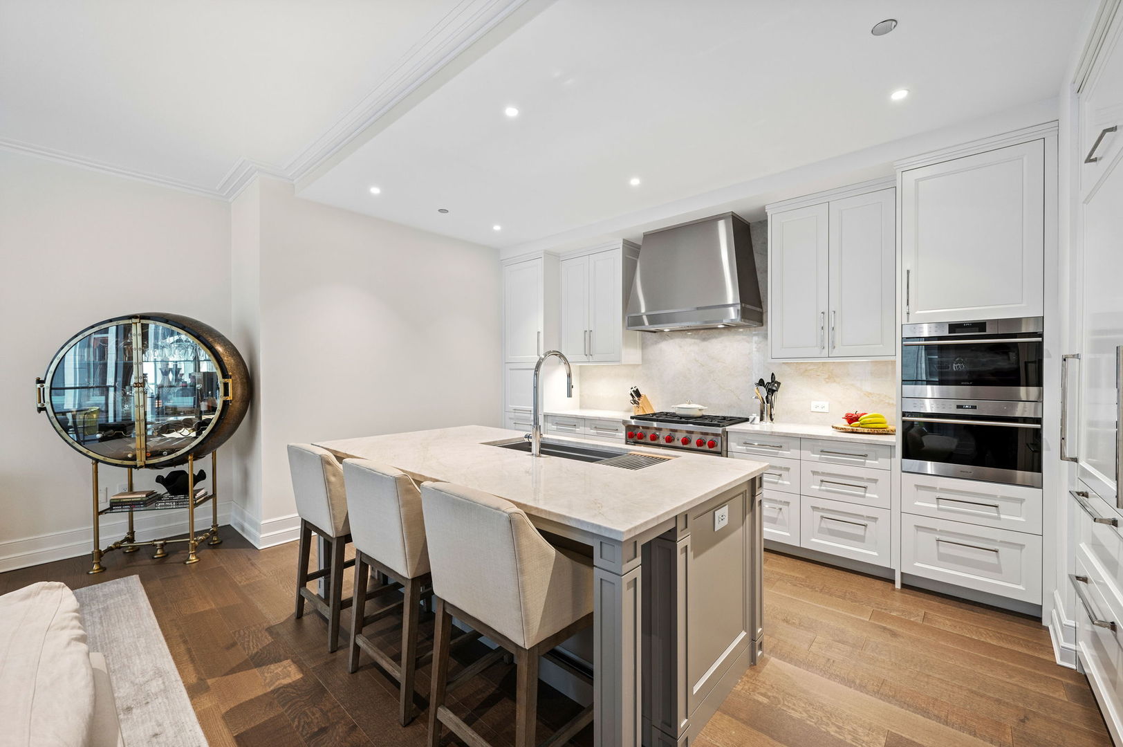 435 N Michigan Avenue Unit: 516