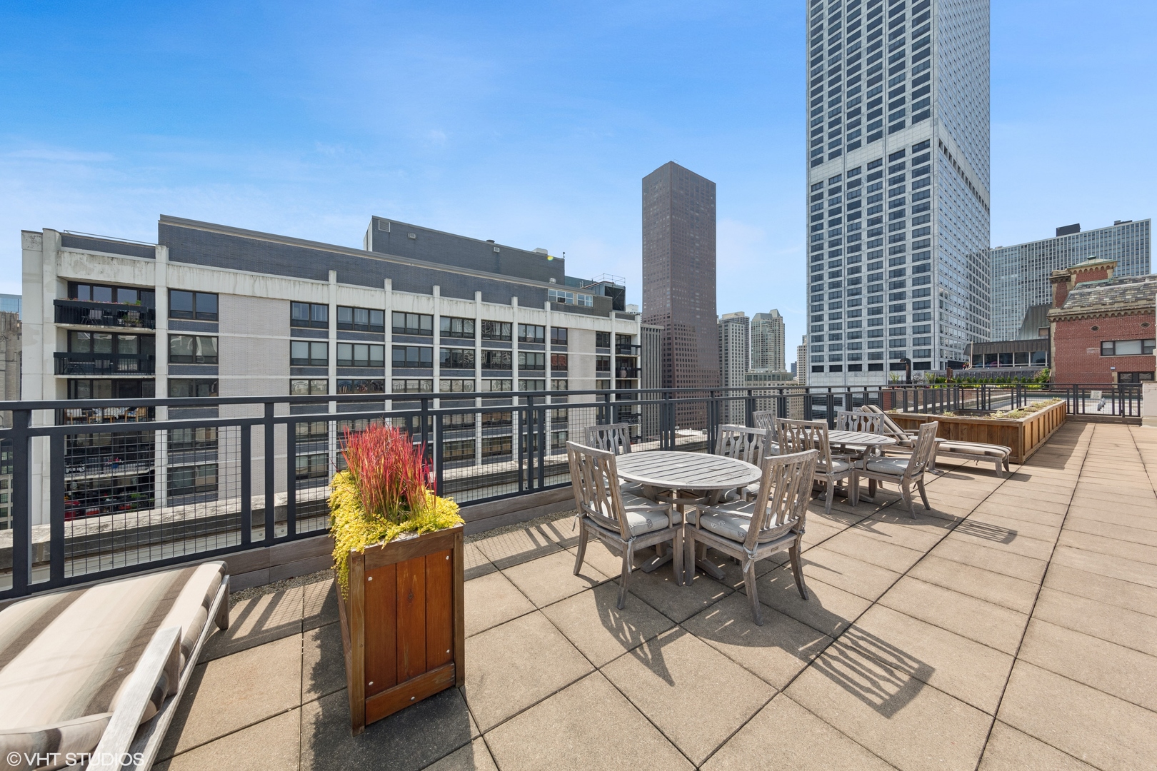 850 N Dewitt Place Unit: 18G