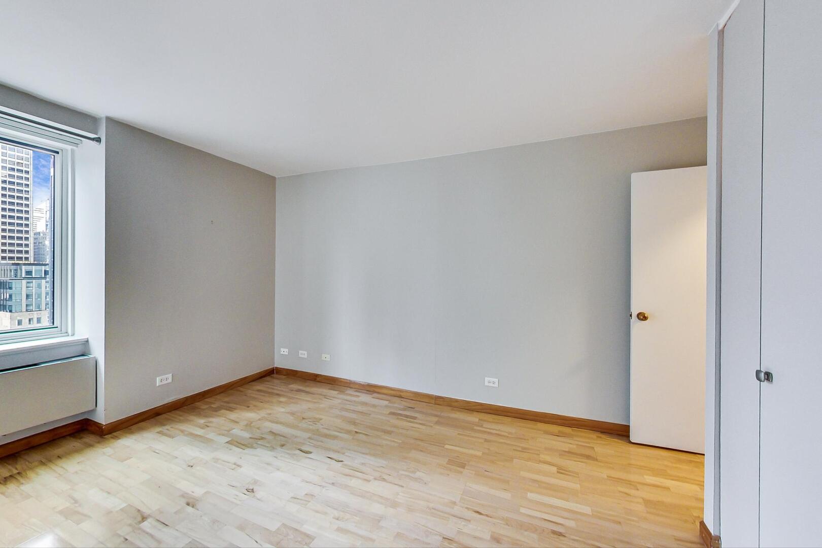 211 E Ohio Street Unit: 2209