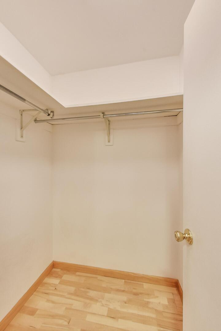 211 E Ohio Street Unit: 2209