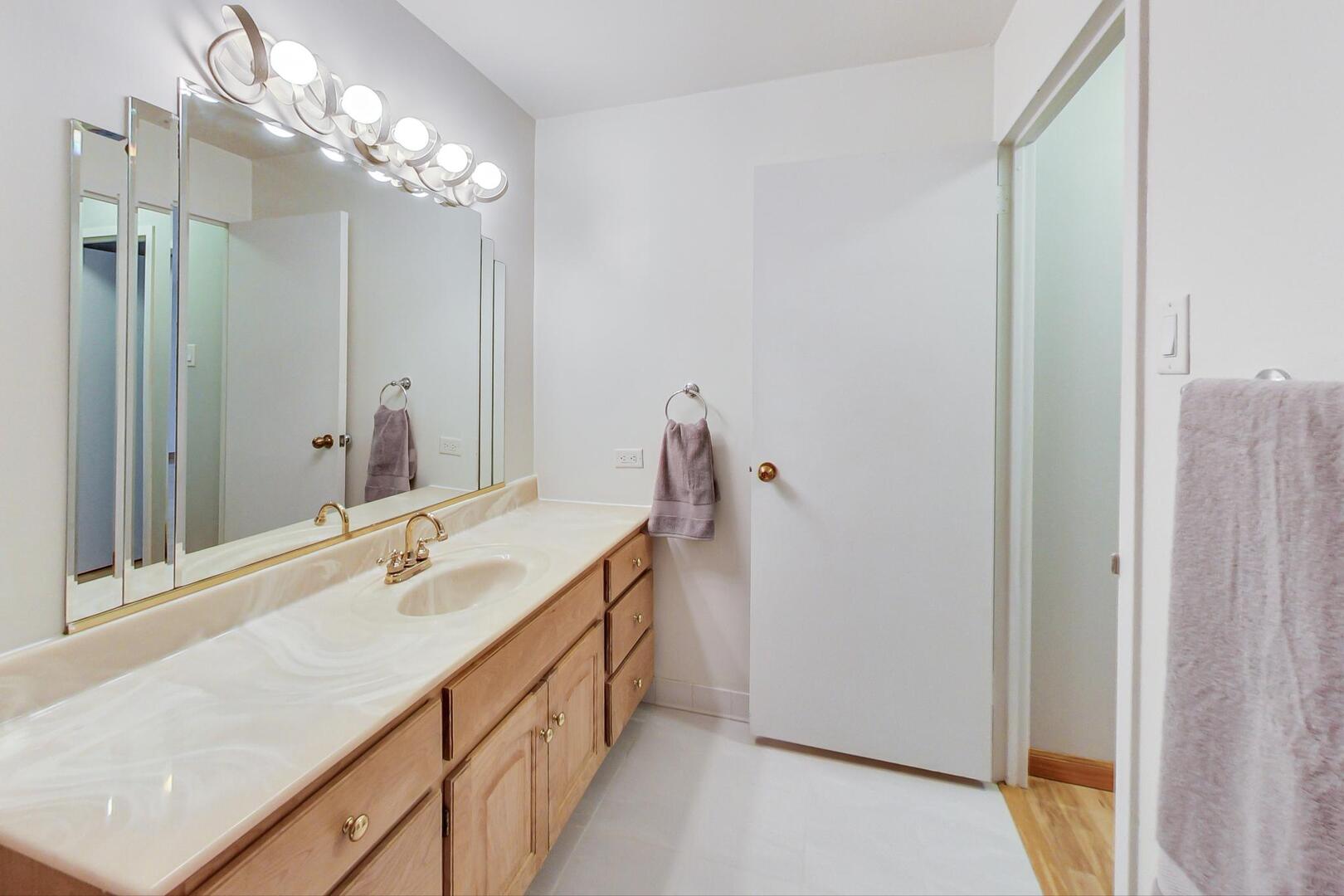 211 E Ohio Street Unit: 2209